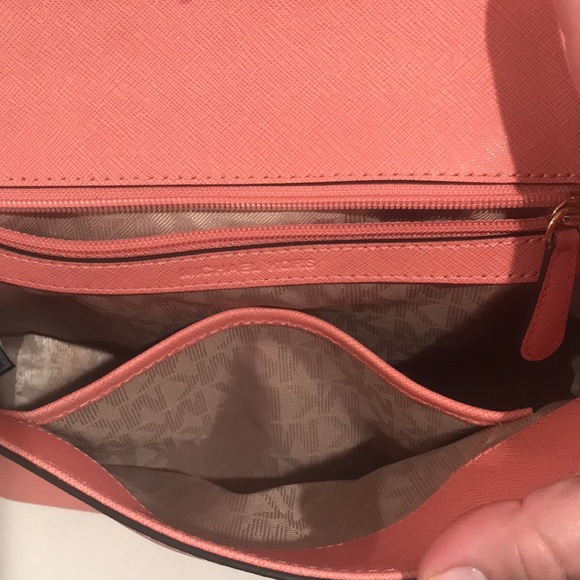 Authentic Michael Kors Two Toned Purse - Picture 11 of 15